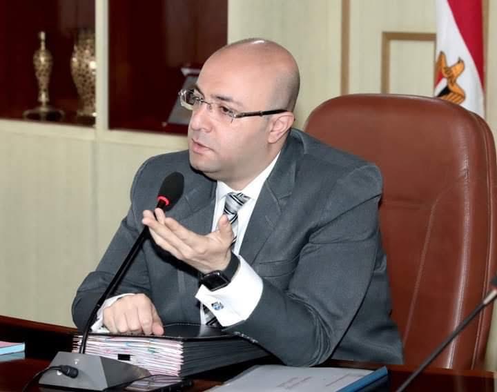 بسبب التراخي وقصوره في أداء العمل   محافظ بني سويف يُصدر قرارًا بمجازاة رئيس وحدة قروية       