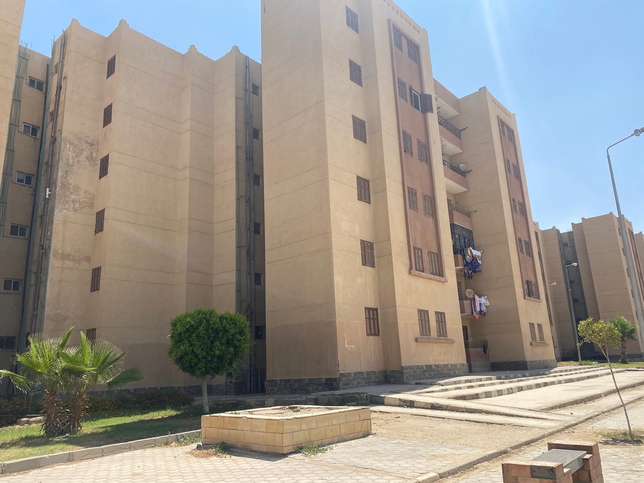 - أهالي عمارات الإسكان الاجتماعي 77 يعانون من انعدام المواصلات واستغلال التاكسي وبائعي أسطوانات الغاز